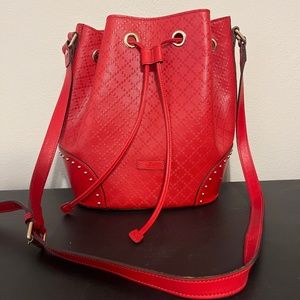 Red patent Gucci bucket bag